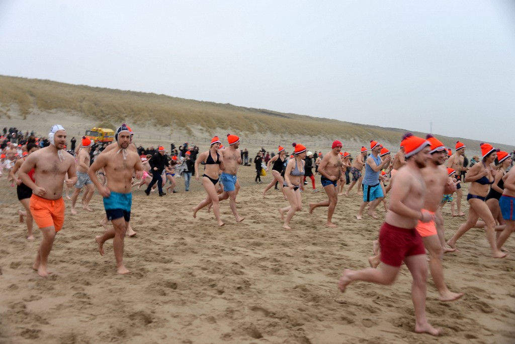 ../Images/Nieuwjaarsduik Nederzandt 2020 061.jpg